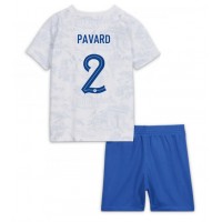 Frankrike Benjamin Pavard #2 Replika babykläder Bortaställ Barn VM 2022 Kortärmad (+ korta byxor)